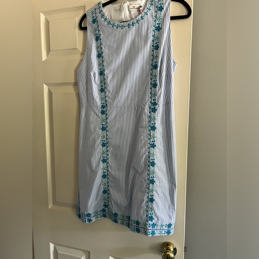 NWT Vineyard Vines seersucker embroidered dress